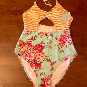 NWT! Cupshe one piece cut out halter swimsuit